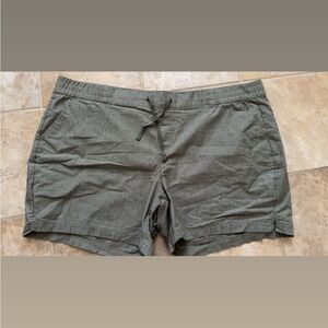 Magellan Outdoors Women's Green Shorts